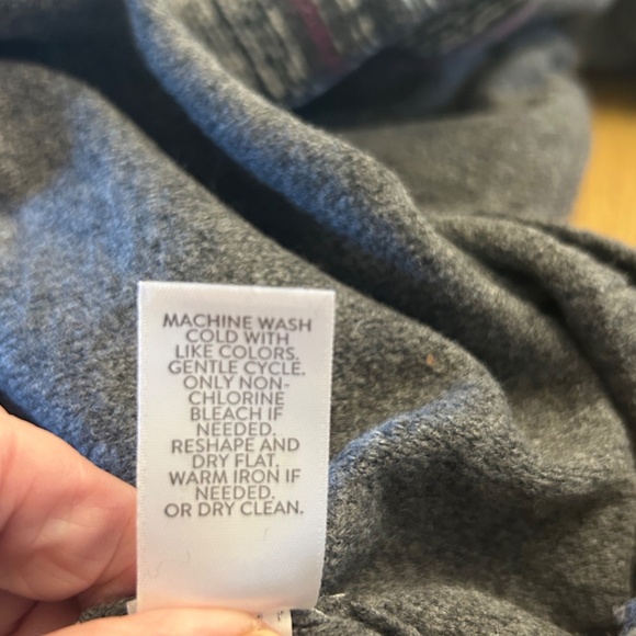 NWT J. Jill Gray Sweater - Picture 5 of 6